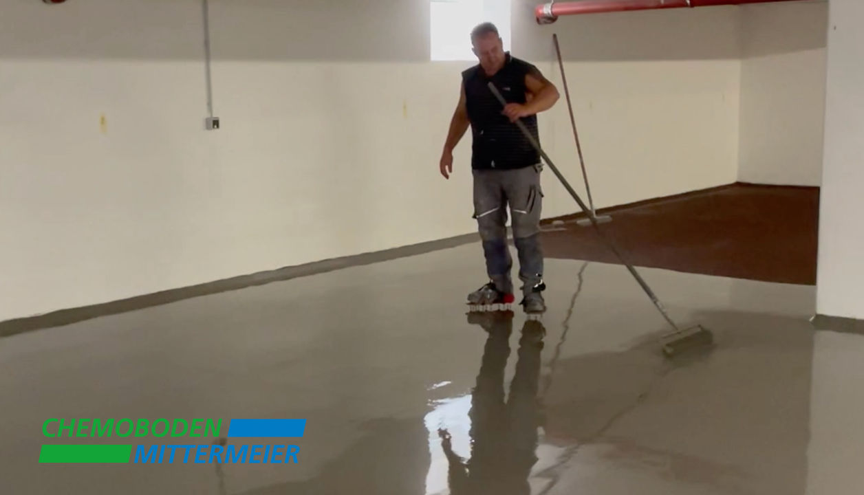 Chemoboden - Verlegung slebstverlaufende Beschichtung